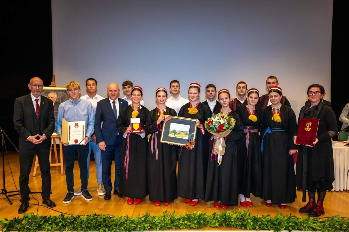 Svečana sjednica u Cavtatu, načelnik Božo Lasić poručio: ‘Konavle nisu samo mjesto u kojem živimo...‘