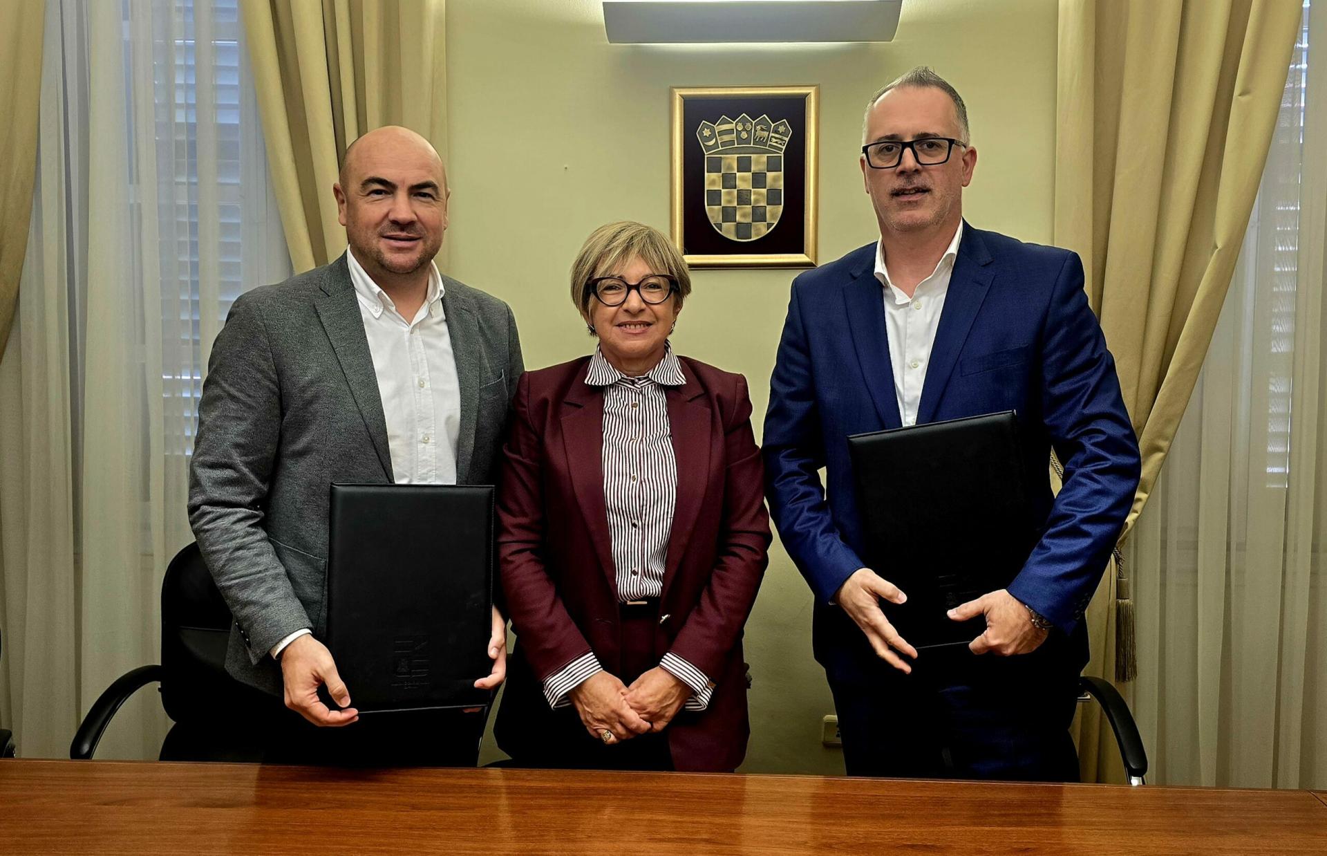 Pezo i Matušić potpisali ugovor. Županija daruje zemljište u Lapadu Vodovodu
