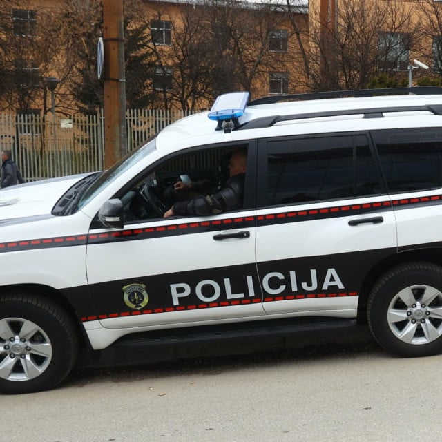 <p>Darko Džambas, umirovljeni dočasnik Oružanih snaga BiH, oporavlja se od napada. Kaže nam da ga je događaj posebno potresao jer se zbio u njegovoj ulici, gdje nikada prije nije imao problema</p>