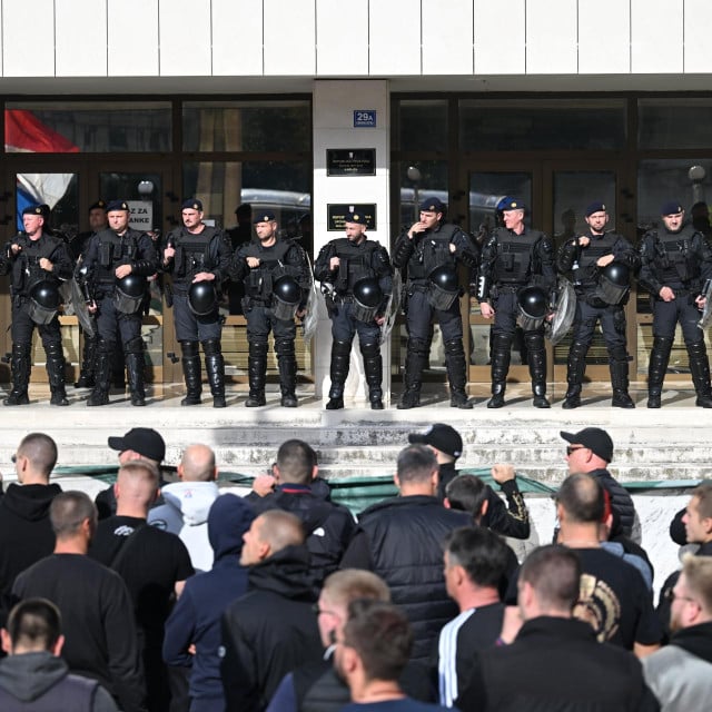 <p>Prosvjed Torcide ispred Županijskog suda<br>
<br>
&nbsp;</p>