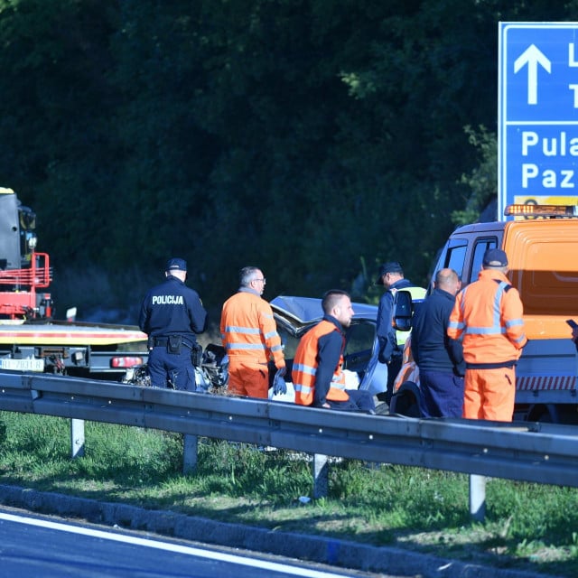 <p>Prema informacijama policije, vozač je zbog neprilagođene brzine, na mokrom kolniku i u uvjetima magle, izgubio nadzor nad vozilom, sletio s autoceste i udario u ogradu (ilustracija)&nbsp;<br>
&nbsp;</p>