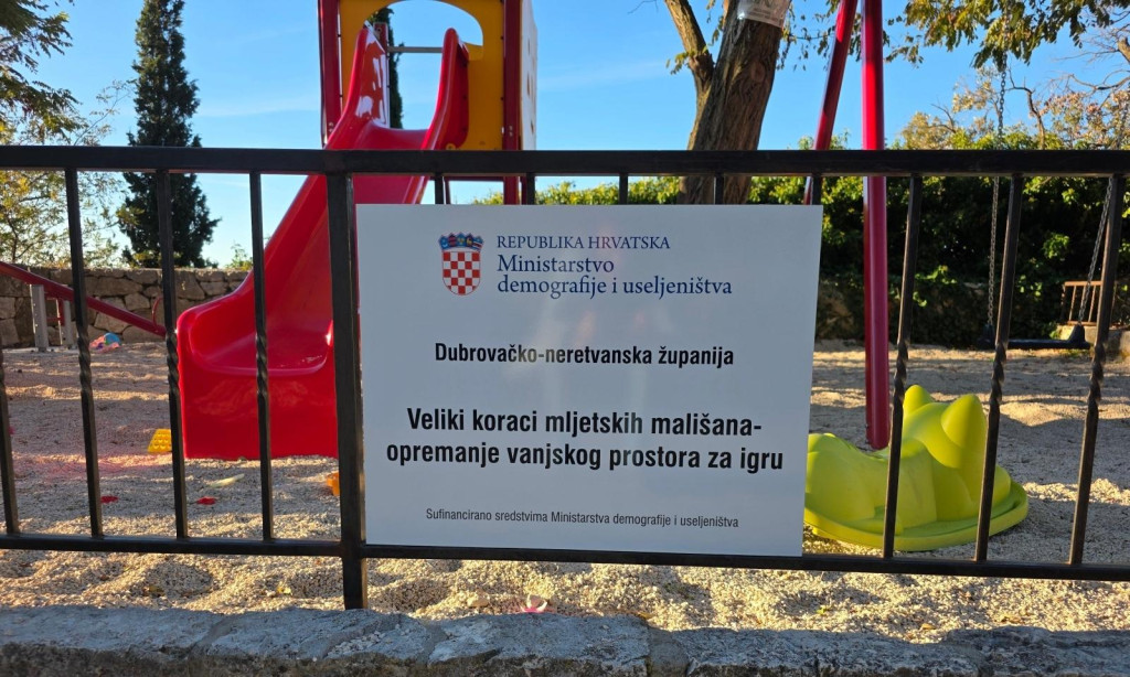 <p>Opremljeno dječje igrali&scaron;te na Mljetu</p>