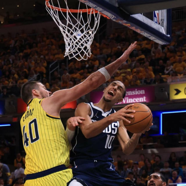 <p>Ivica Zubac</p>