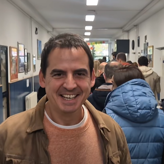 <p>Zoran Kesić na biračkom mjestu</p>
