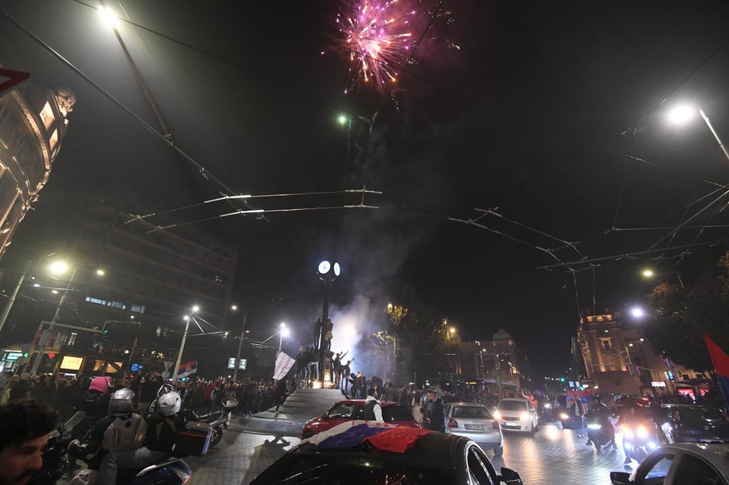 <p>Slavlje građana na Trgu Republike u Beogradu</p>