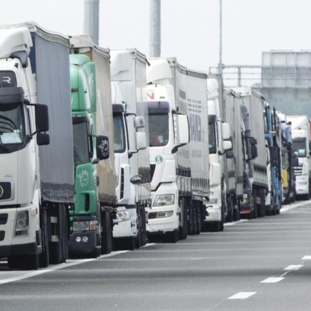 <p>Na graničnom prijelazu Bajakovo svakodnevno prolaze kamioni s robom između Hrvatske i Srbije, čija se godi&scaron;nja trgovinska razmjena mjeri milijardama dolara</p>