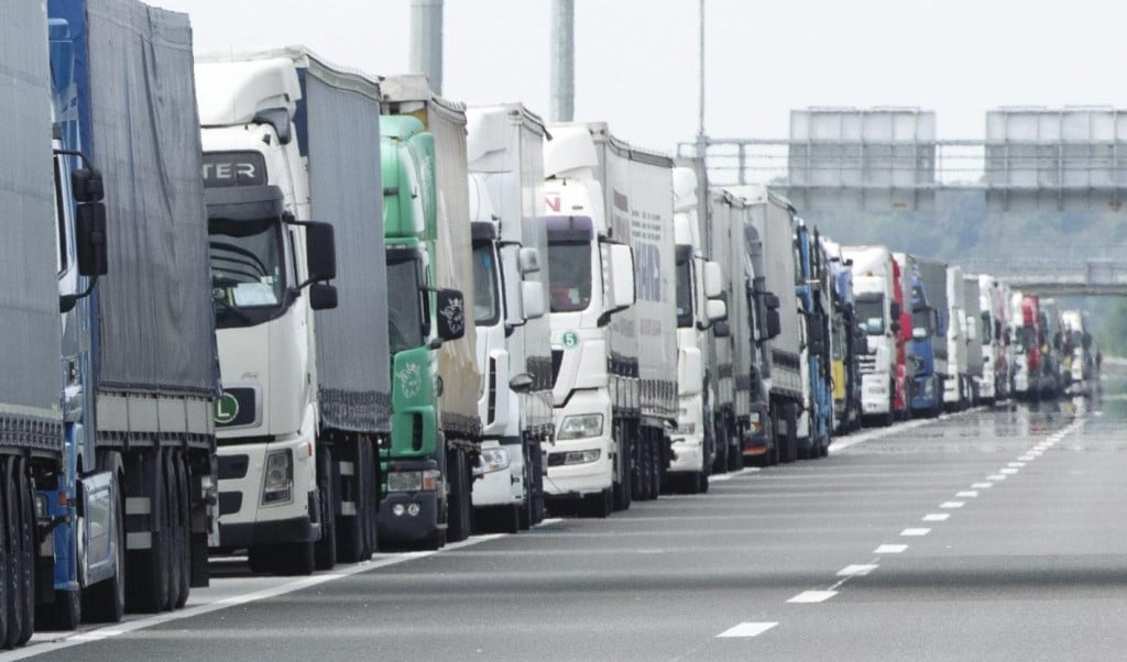 <p>Na graničnom prijelazu Bajakovo svakodnevno prolaze kamioni s robom između Hrvatske i Srbije, čija se godi&scaron;nja trgovinska razmjena mjeri milijardama dolara</p>