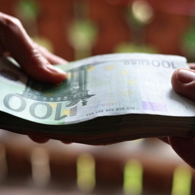 <p>Zaposlenici će s plaćom za studeni dobiti božićnice&nbsp;čiji je limit do 62,5 posto mjesečne plaće (ilustracija)&nbsp;</p>