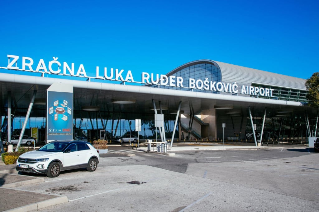 <p>Dubrovacki vjesnik.<br>
Cilipi, 131124.<br>
Zgrada Zracne luke Rudjer Boskovic.<br>